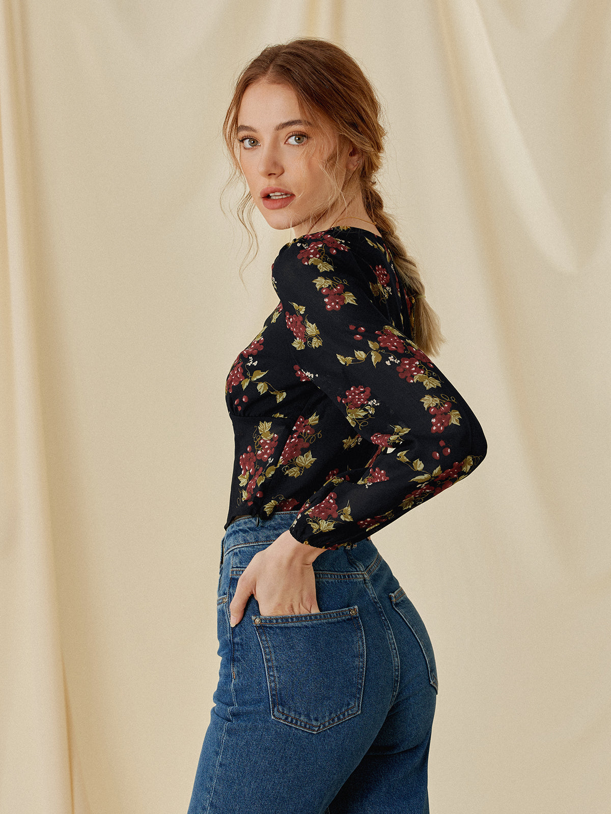 Cropped V-Neck Contrast Floral Top