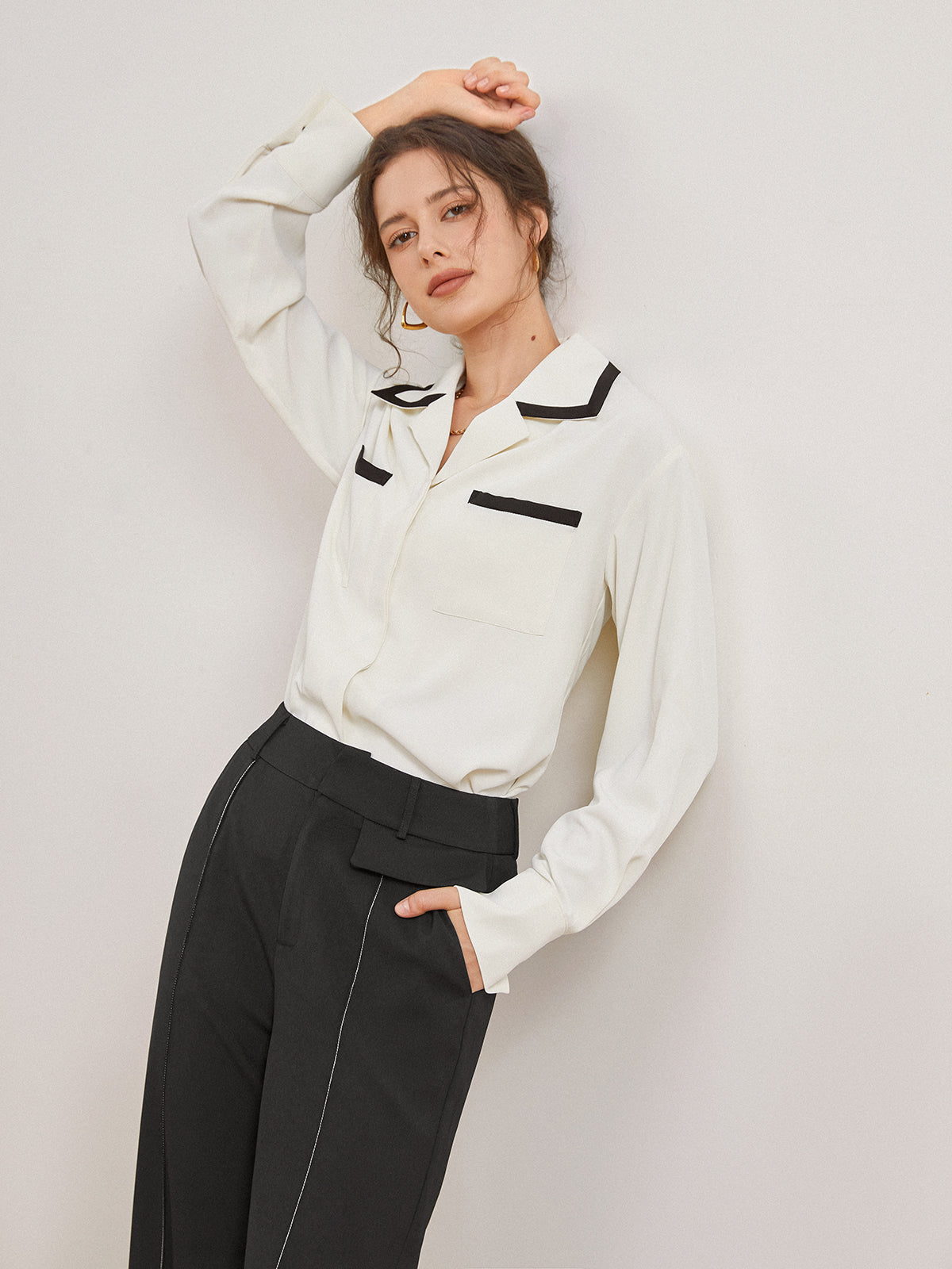 Contrast Double Pockets Collared Shirt