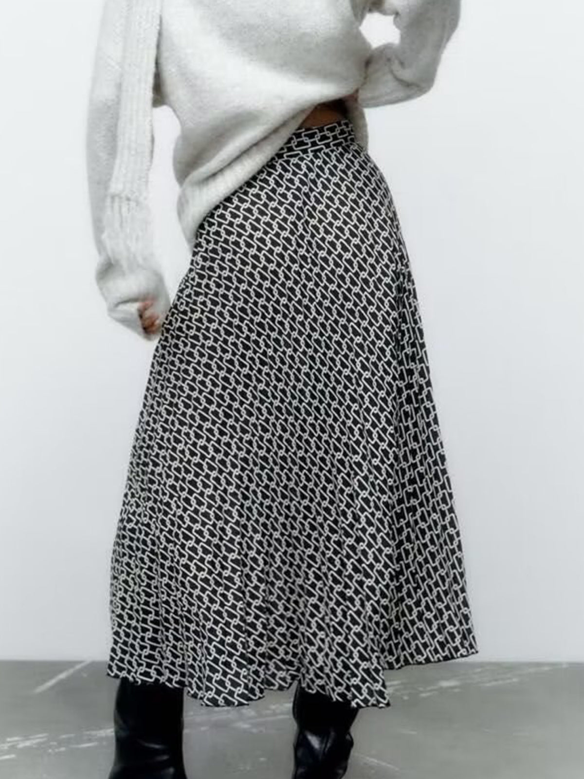 Chain Pattern Pleated Long Skirt